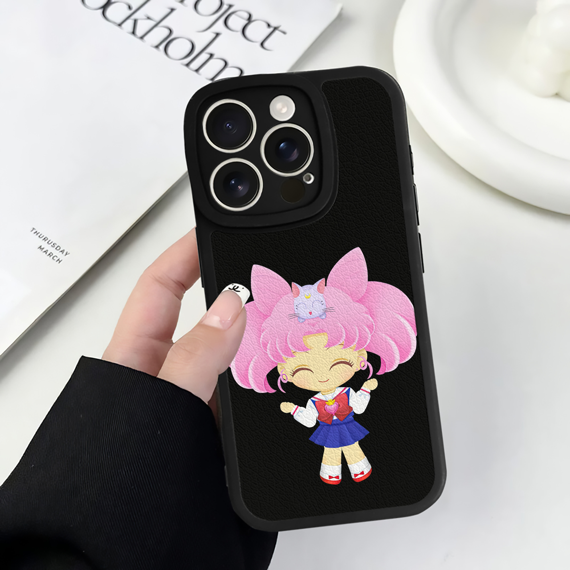 （画像用） 美少女戦士セーラームーン ちびうさ Sailor Moon Chibiusa Tsukino Usagi Small Lady Serenity 【iPhone 16シリーズ対応】シリコンスマホケース（レザー調） 材質：シリコン